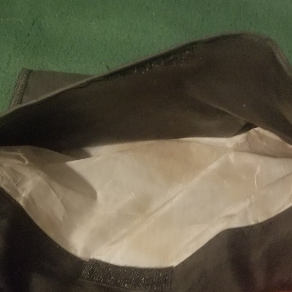 black embroidered Las Vegas purse with pockets - Picture 7 of 7